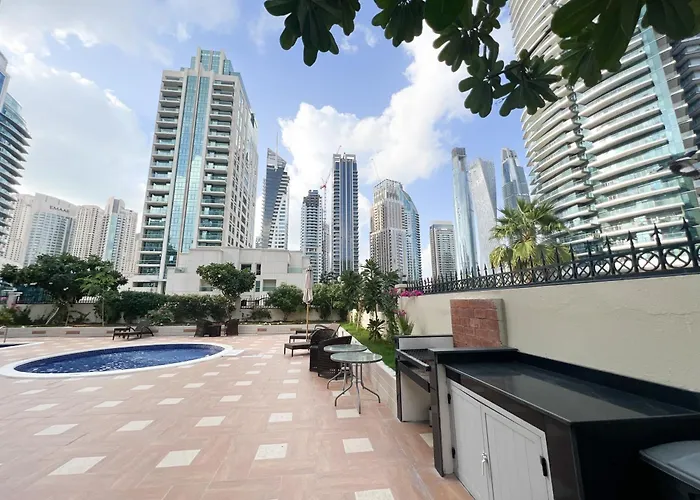 Spacious 2 Bed Apt At Marina High Floor