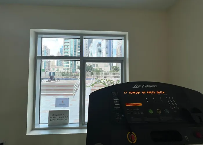 Spacious 2 Bed Apt At Marina High Floor