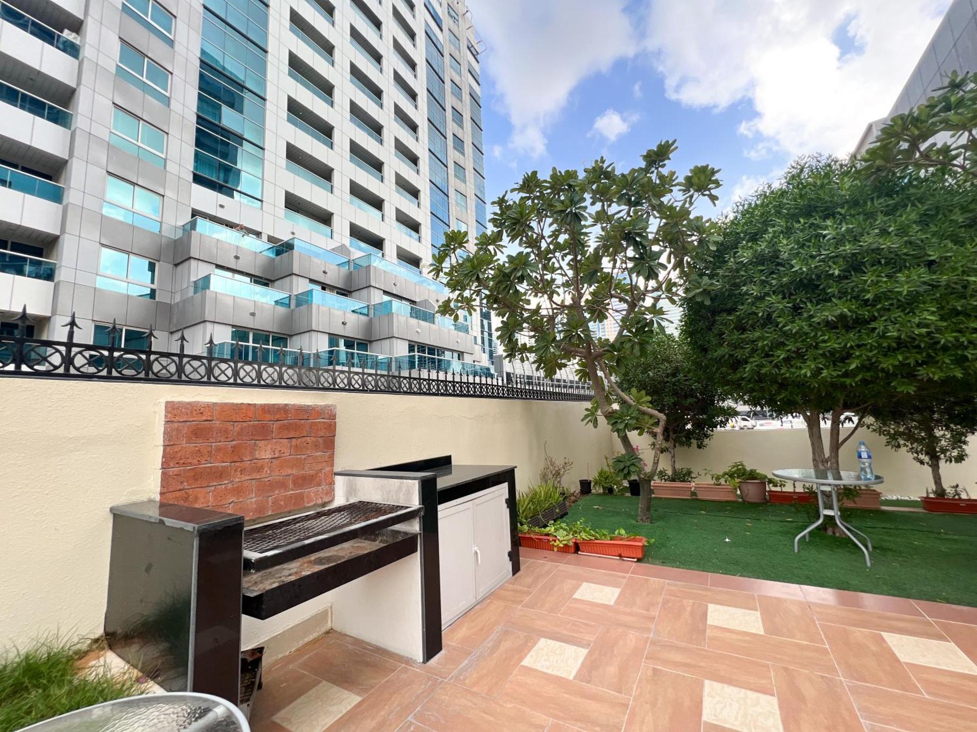 Spacious 2 Bed At Marina High Floor شقة دبي