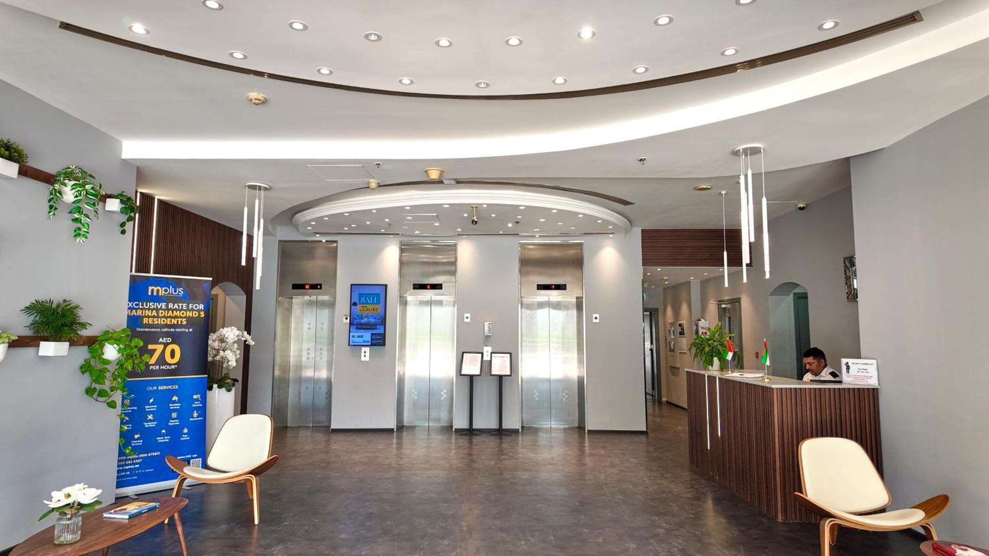 Spacious 2 Bed At Marina High Floor دبي