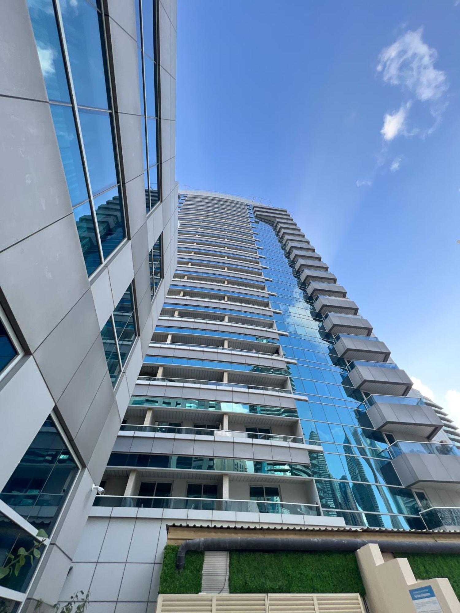 Spacious 2 Bed At Marina High Floor شقة دبي