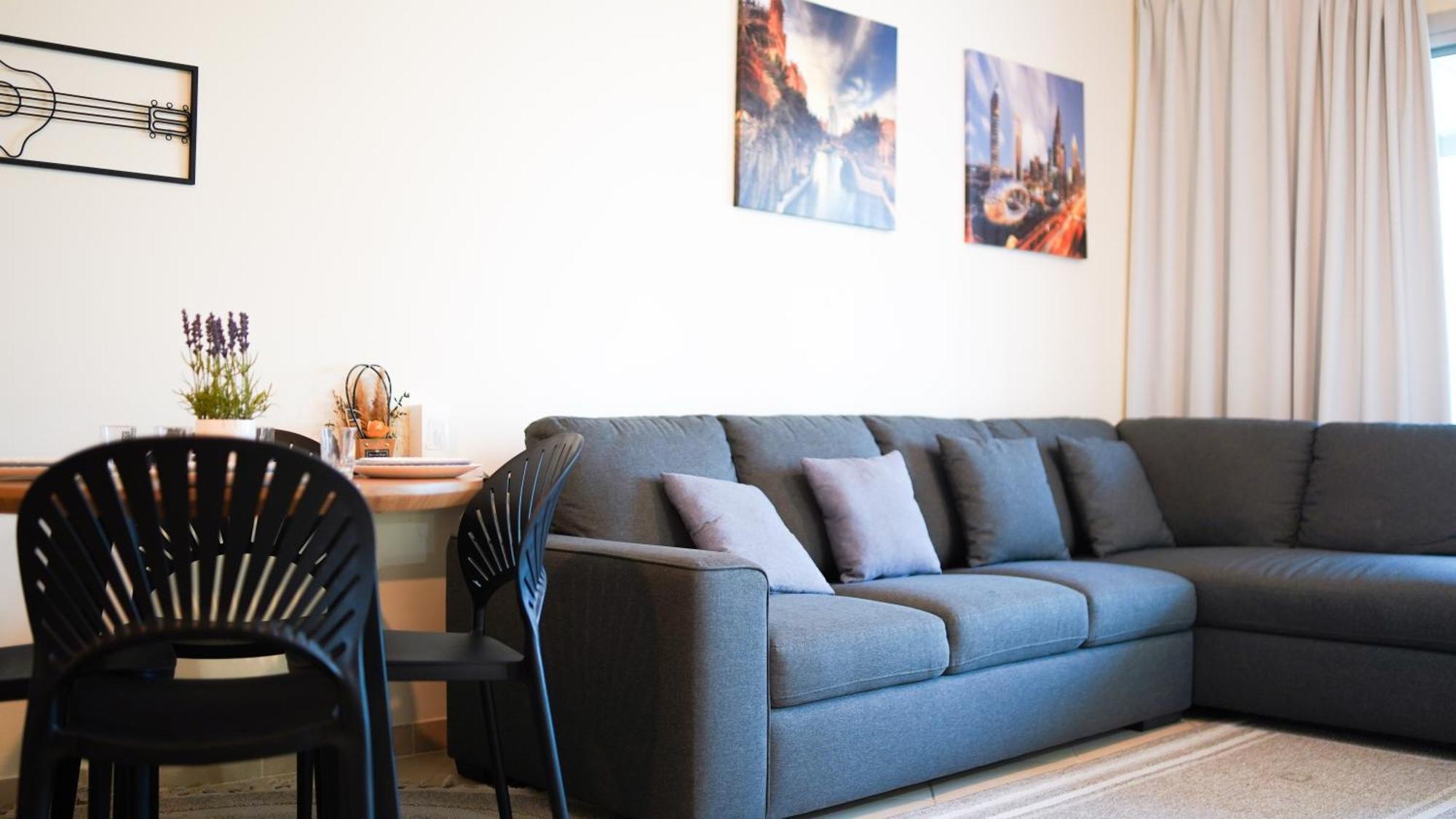 Spacious 2 Bed At Marina High Floor * دبي