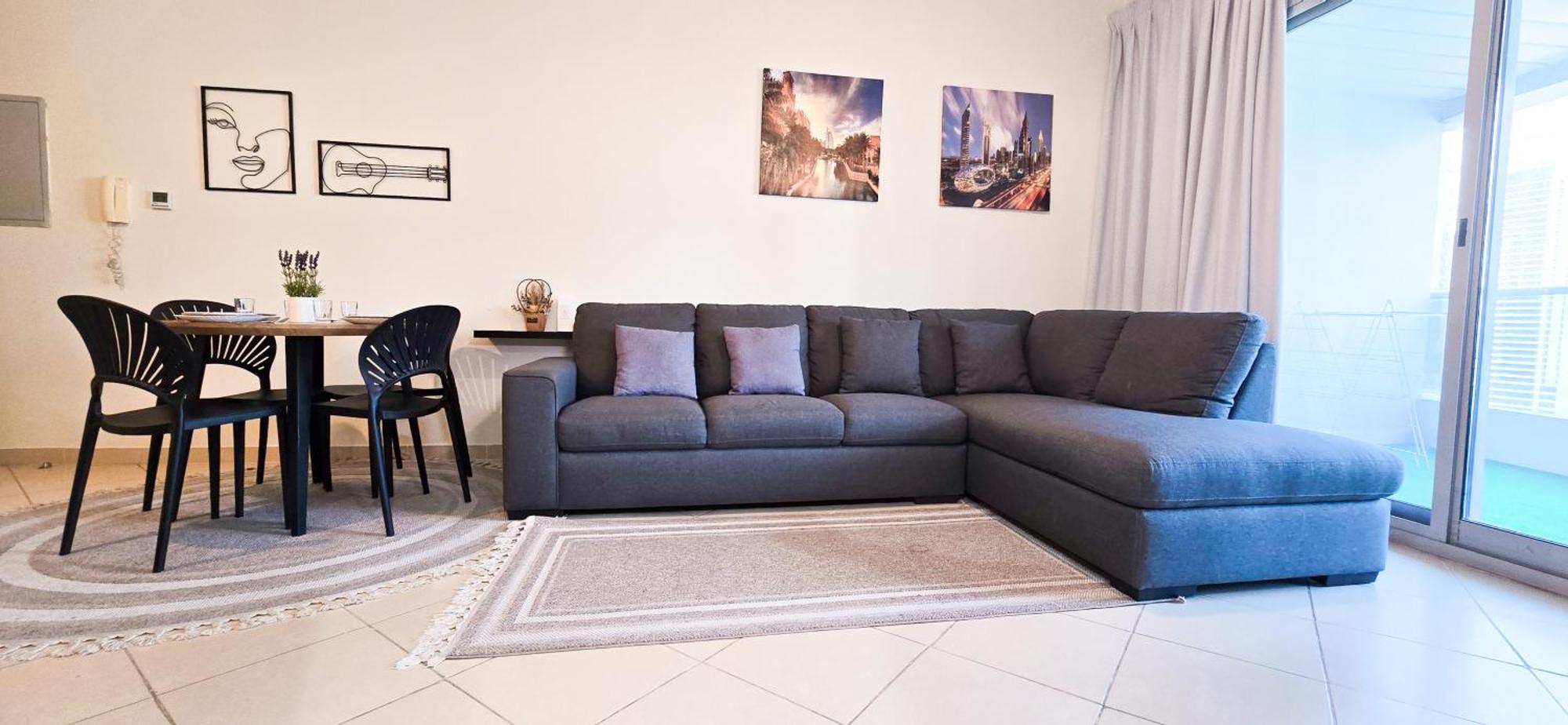 Spacious 2 Bed At Marina High Floor * دبي