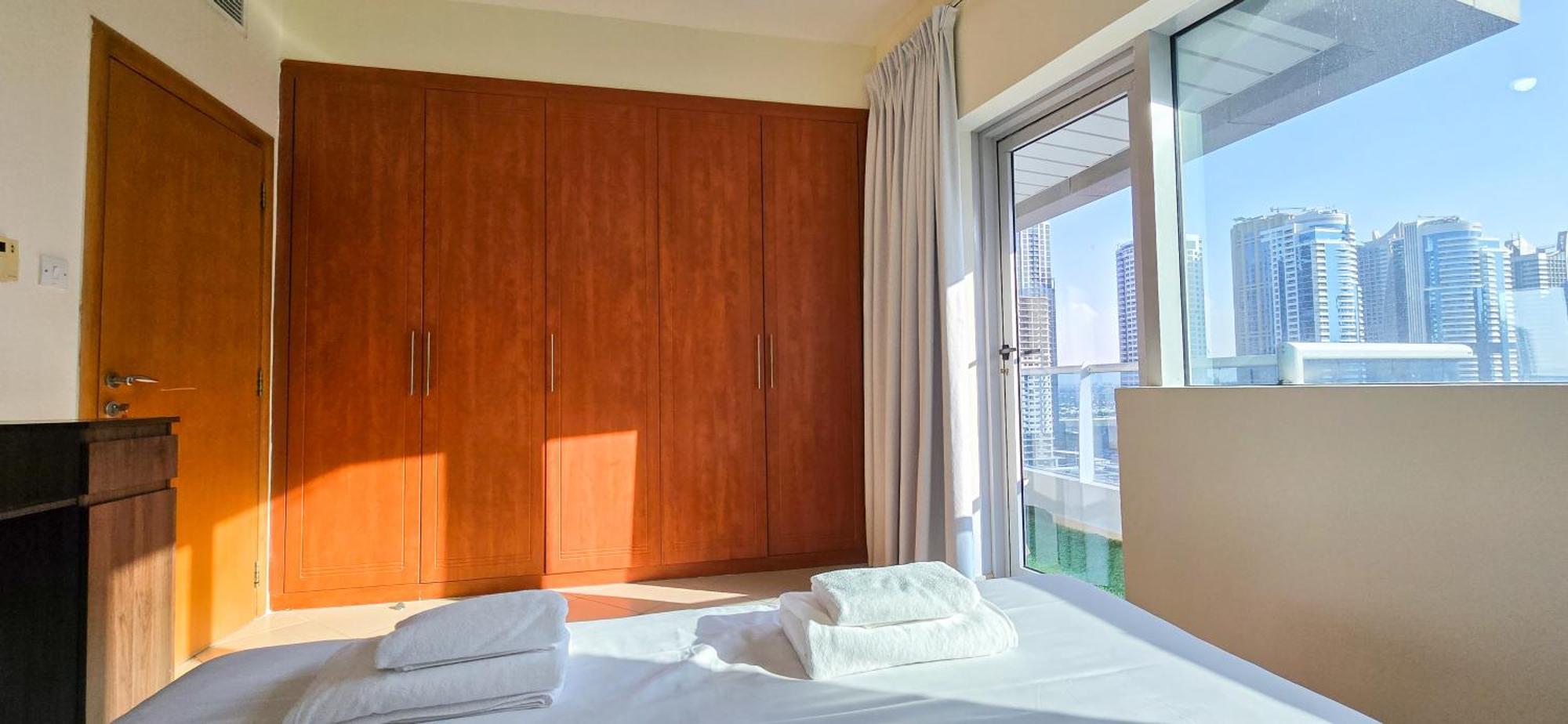 Spacious 2 Bed At Marina High Floor شقة